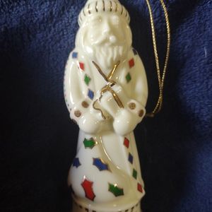Madison Avenue Porcelain 2000 Musical Angel Ornament Plays Silent Night